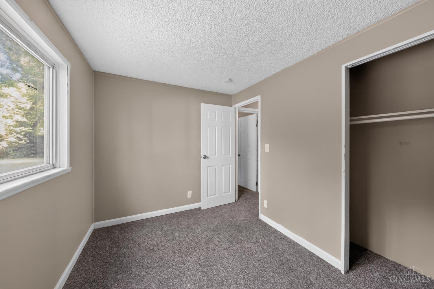 8587 Daly Road Cincinnati, OH 45231 - Photo 19 of 30