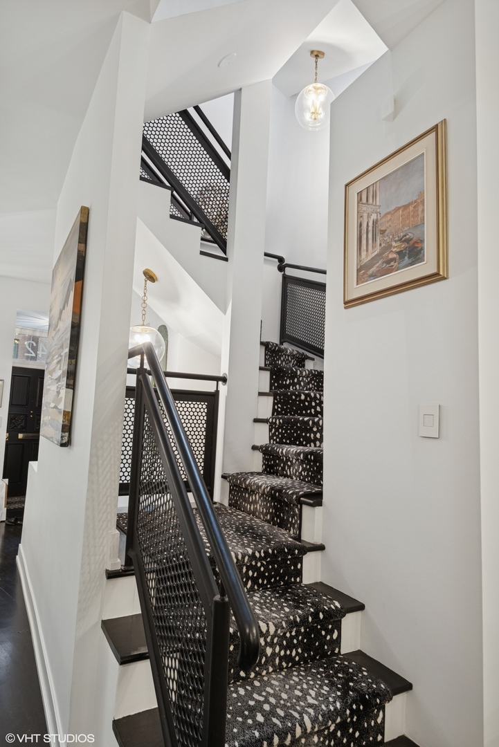 42 East Schiller Street Chicago, IL 60610 - Photo 20 of 50 a view of entryway