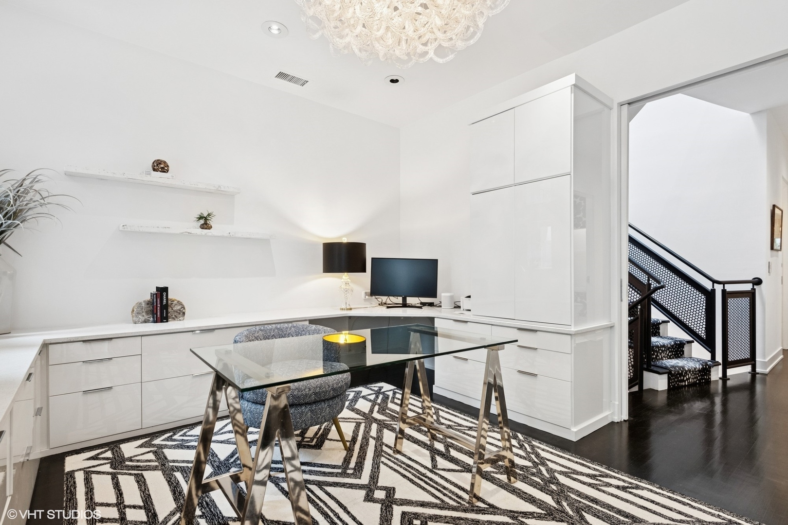 42 East Schiller Street Chicago, IL 60610 - Photo 32 of 50 a workspace with furniture and wooden floor