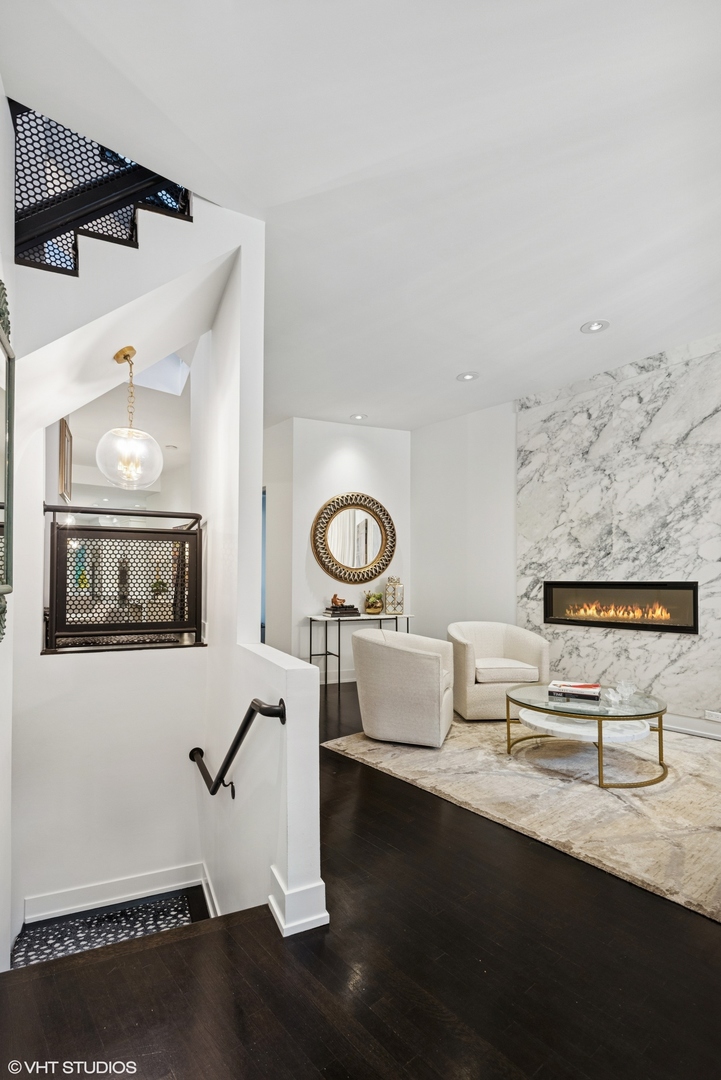 42 East Schiller Street Chicago, IL 60610 - Photo 4 of 50 a living room with furniture and painting on the wall