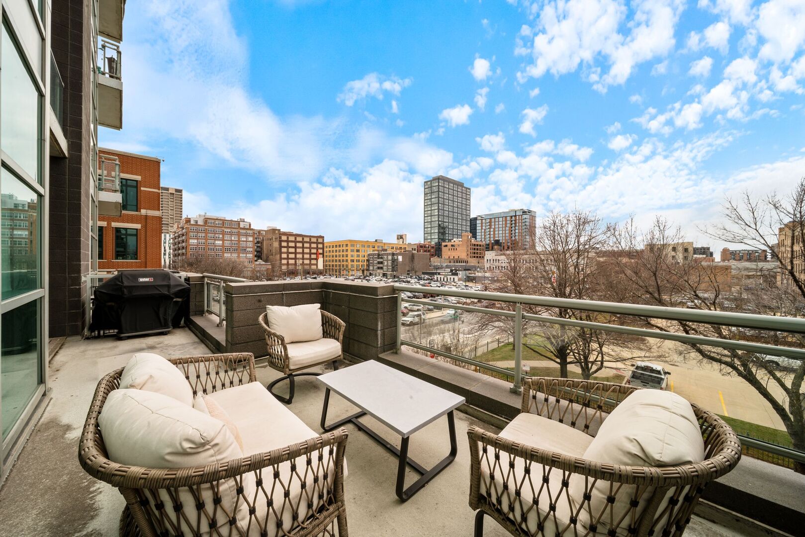 225 South Sangamon Street, Unit 308 Chicago, IL 60607 - Photo 24 of 34 a terrace with outdoor seating and city view