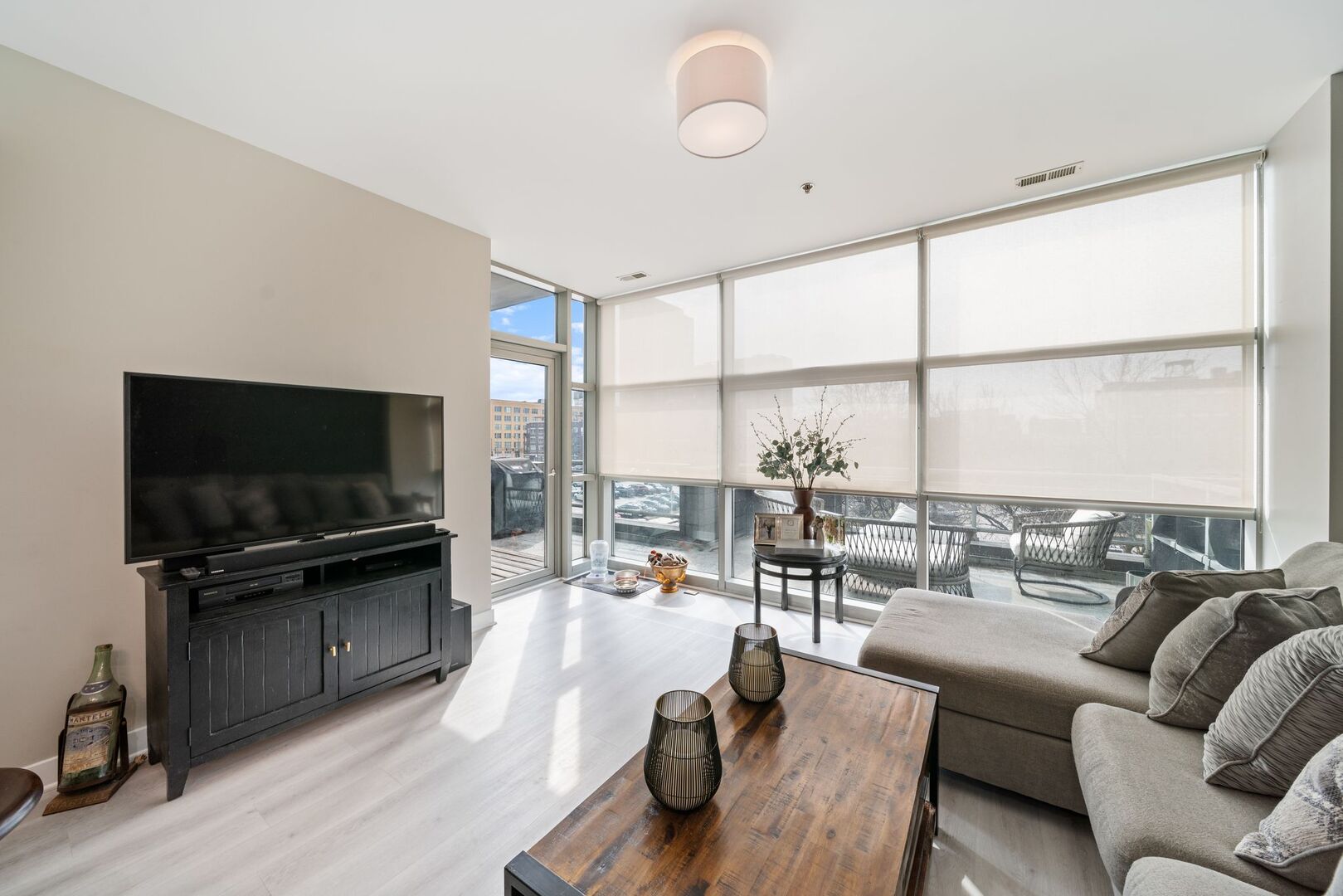 225 South Sangamon Street, Unit 308 Chicago, IL 60607 - Photo 4 of 34 a living room with furniture and a flat screen tv