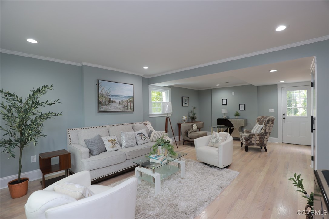 901 Rosegill Road Chesterfield, VA 23236 - Photo 18 of 30 a living room with furniture and a couch
