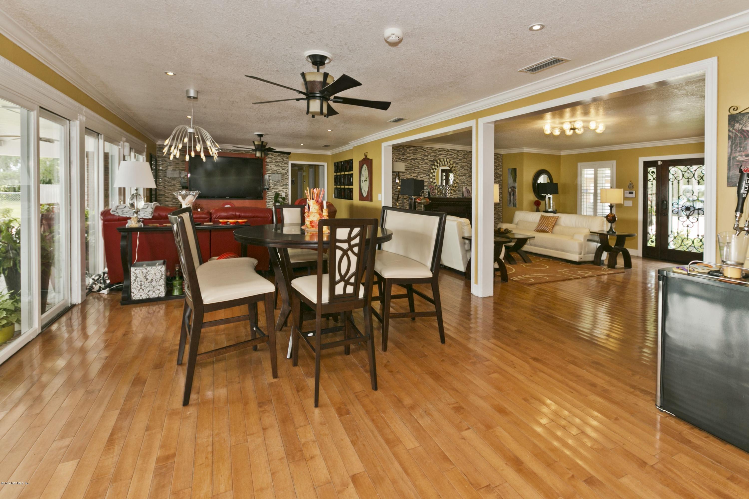 542 Broward Road Jacksonville, FL 32218 - Photo 11 of 27 Living Area