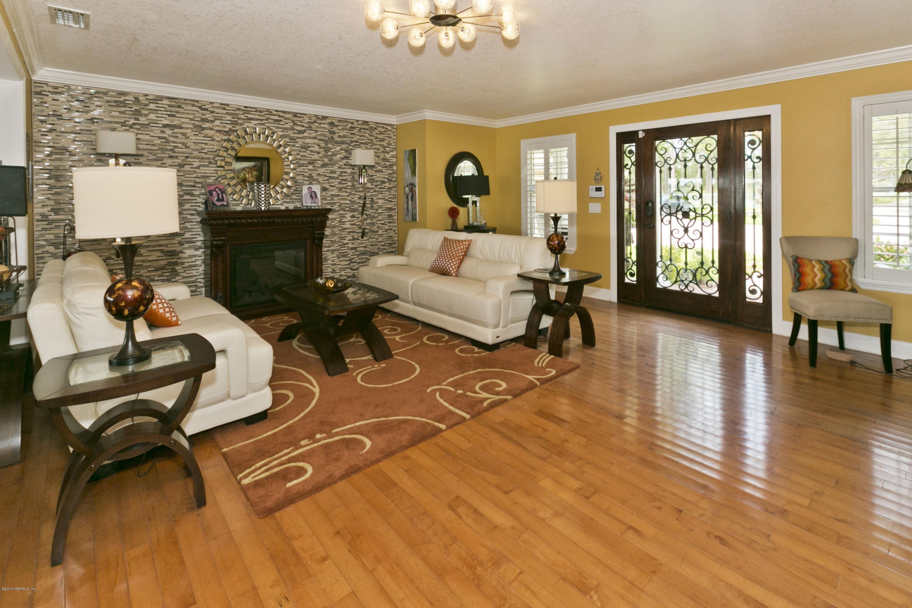 542 Broward Road Jacksonville, FL 32218 - Photo 12 of 27 Living Room