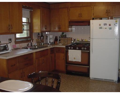 2 4 Bridges Road Hudson, MA 01749 - Photo 3 of 10 Gallery Image 3