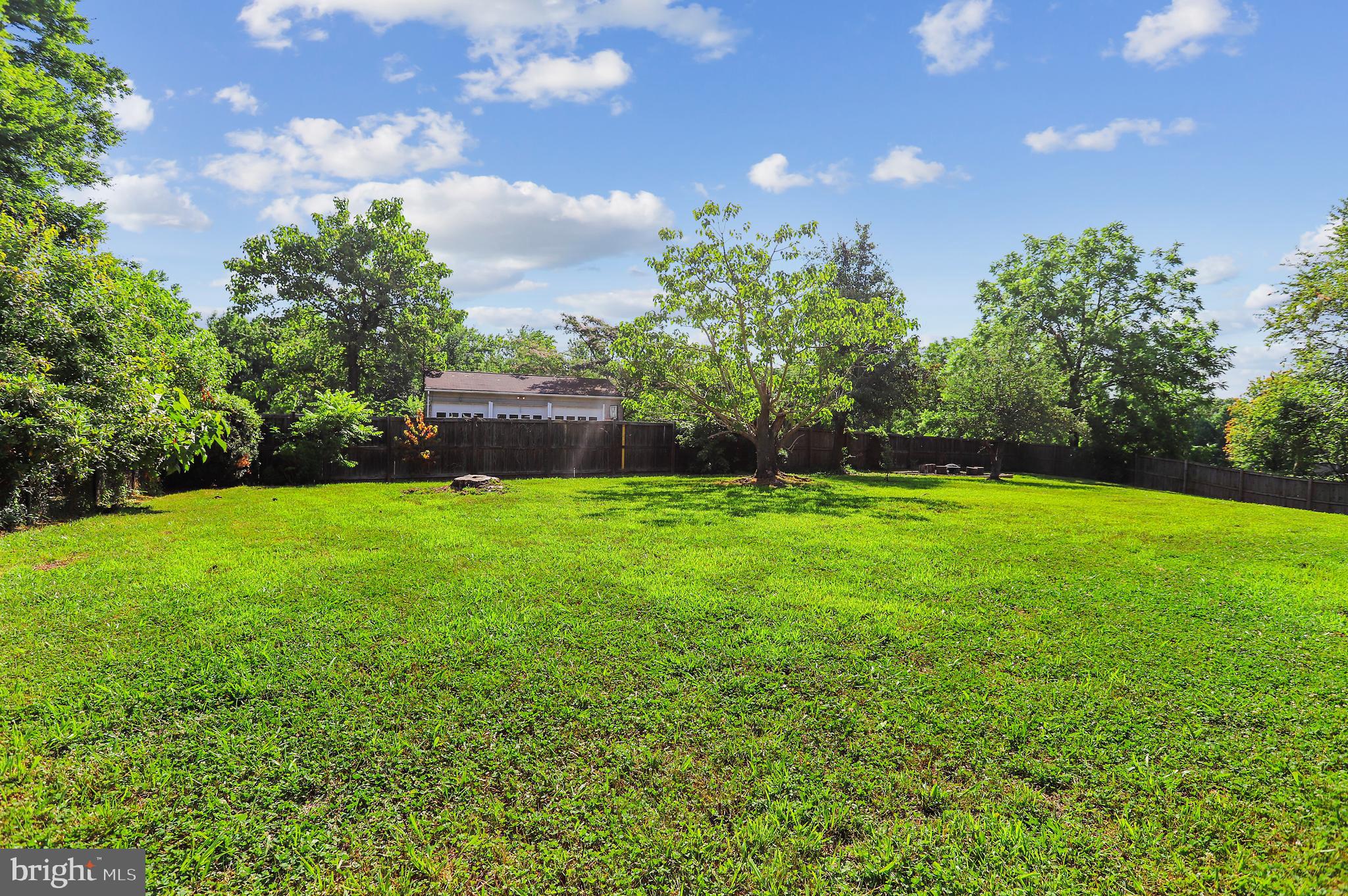10706 Brandywine Road Clinton, MD 20735 - Photo 32 of 36 Totally fenced in