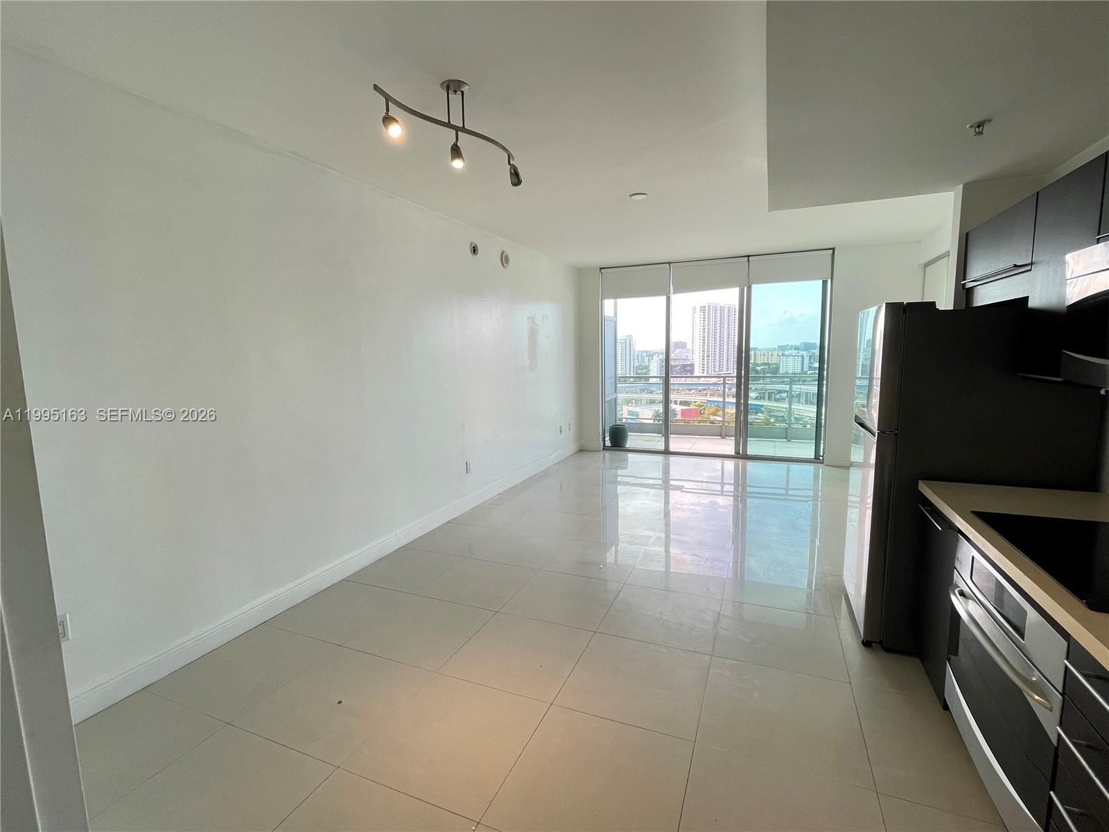90 Southwest 3rd Street, Unit 1809 Miami, FL 33130 - Photo 3 of 34