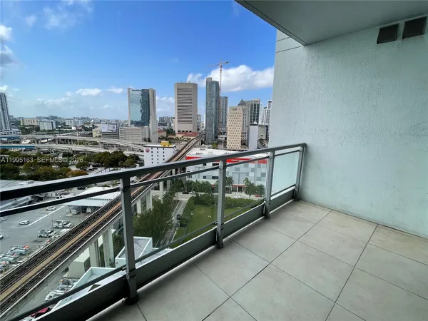 $419,000 | 90 Southwest 3rd Street, Unit 1809, Miami, FL 33130