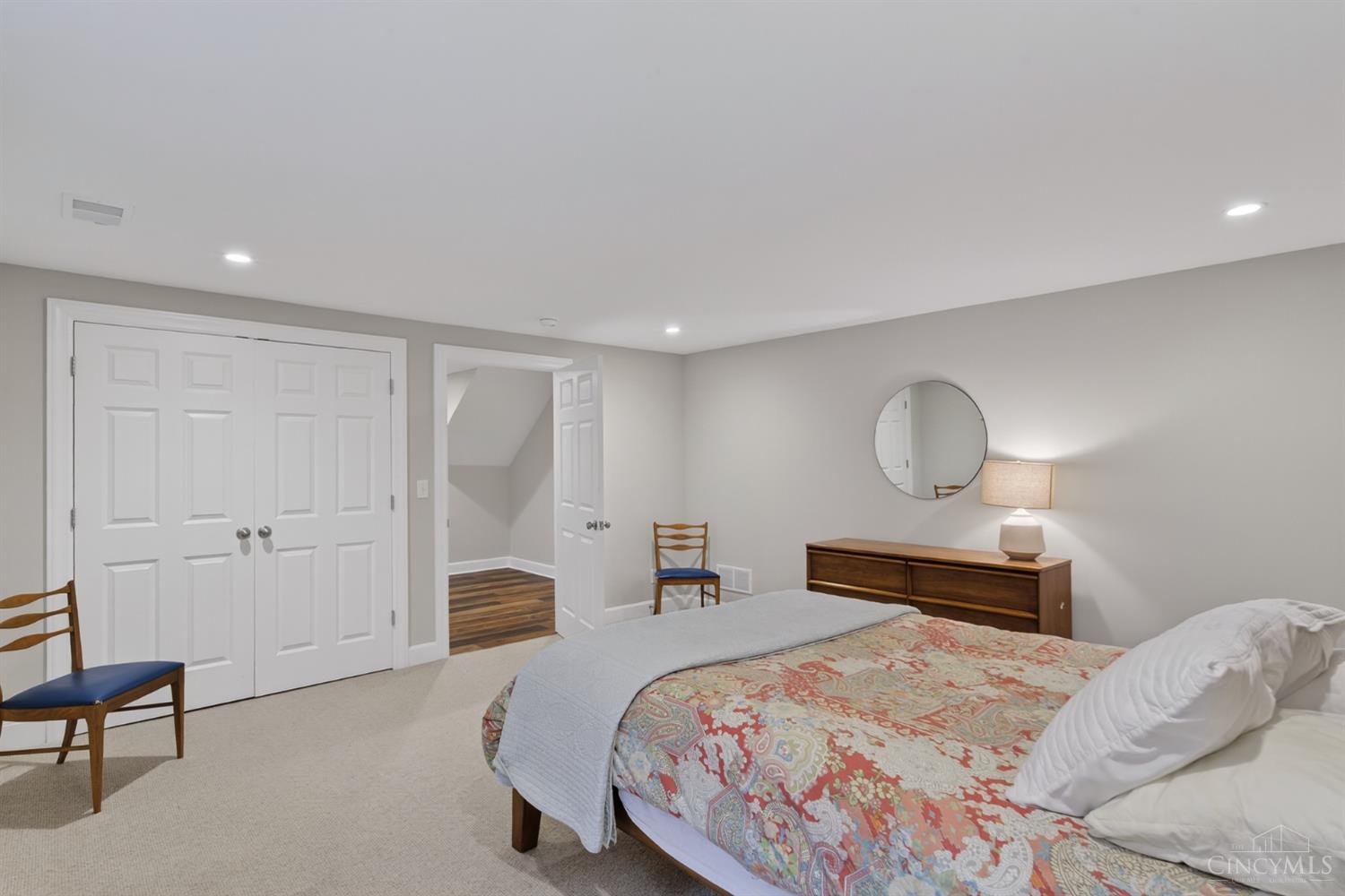 5055 Drake Road Cincinnati, OH 45243 - Photo 33 of 45