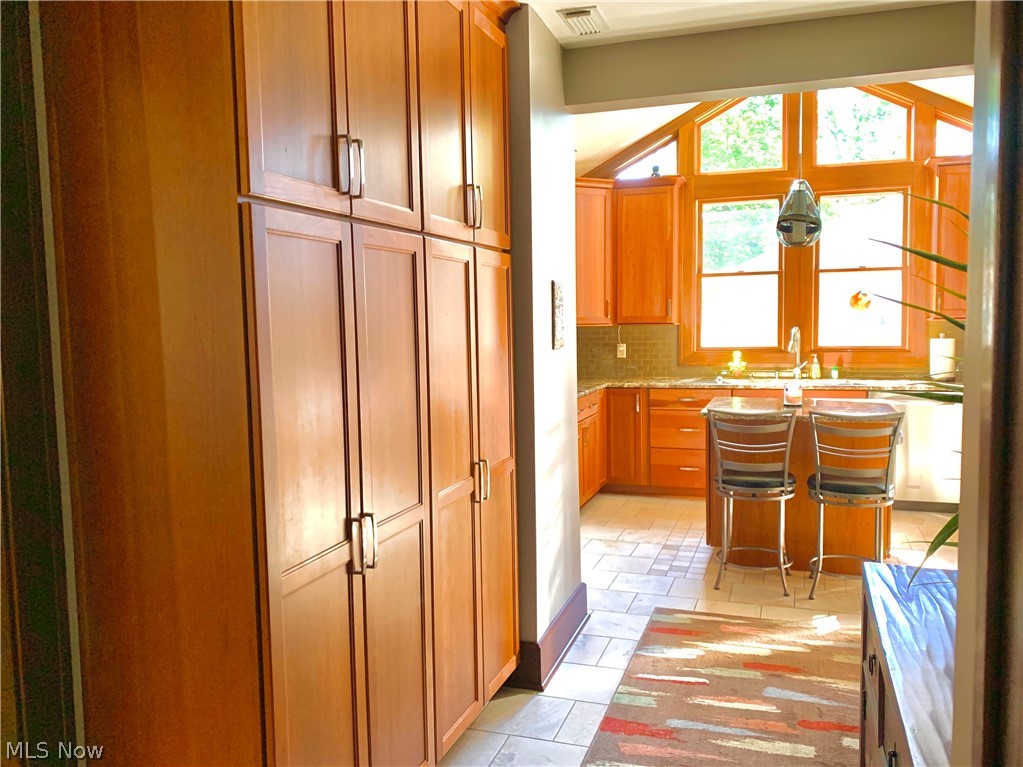 1330 Lander Road Cleveland, OH 44124 - Photo 8 of 35