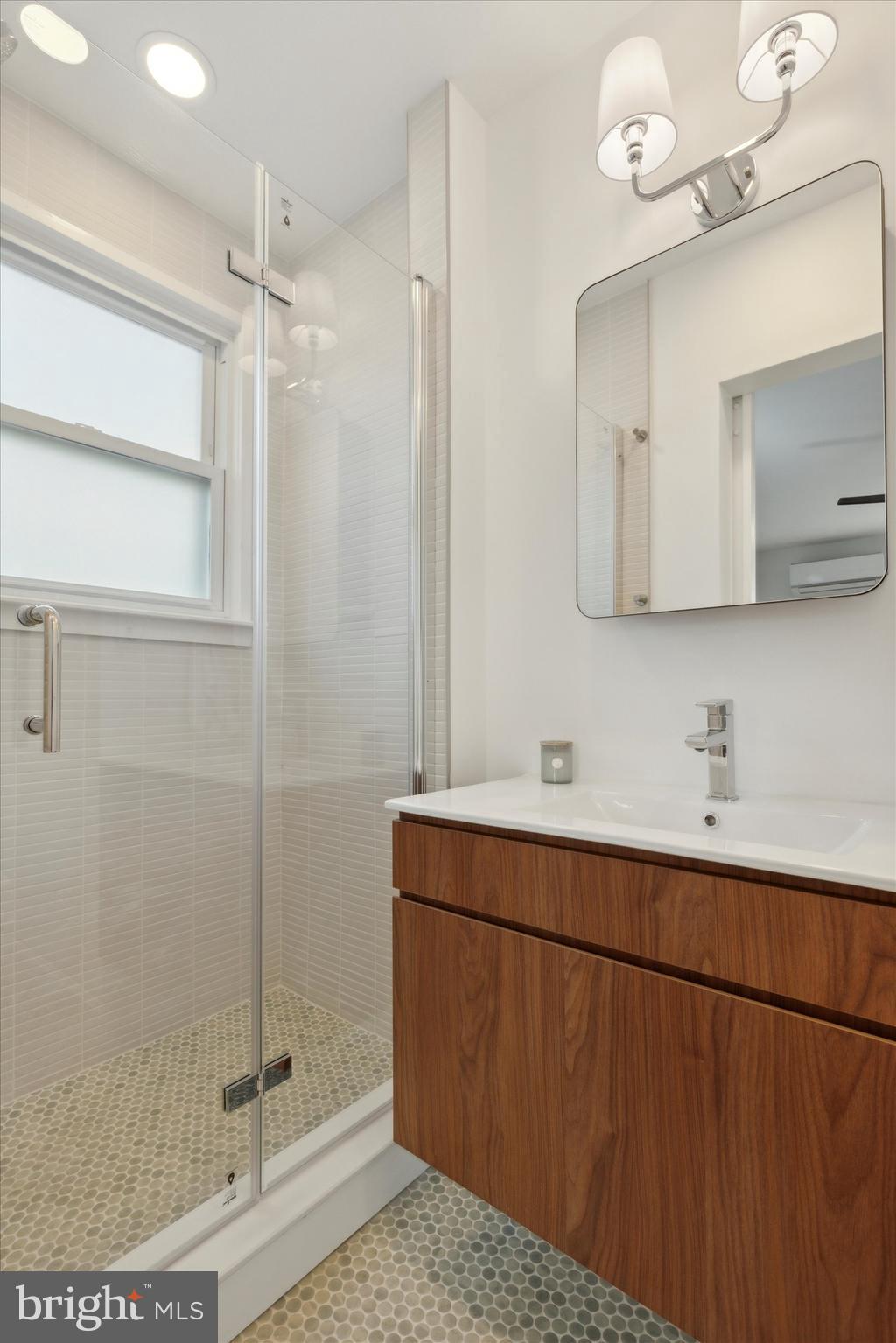 30 Taylor Road Conshohocken, PA 19428 - Photo 12 of 16 Primary En-Suite Bathroom