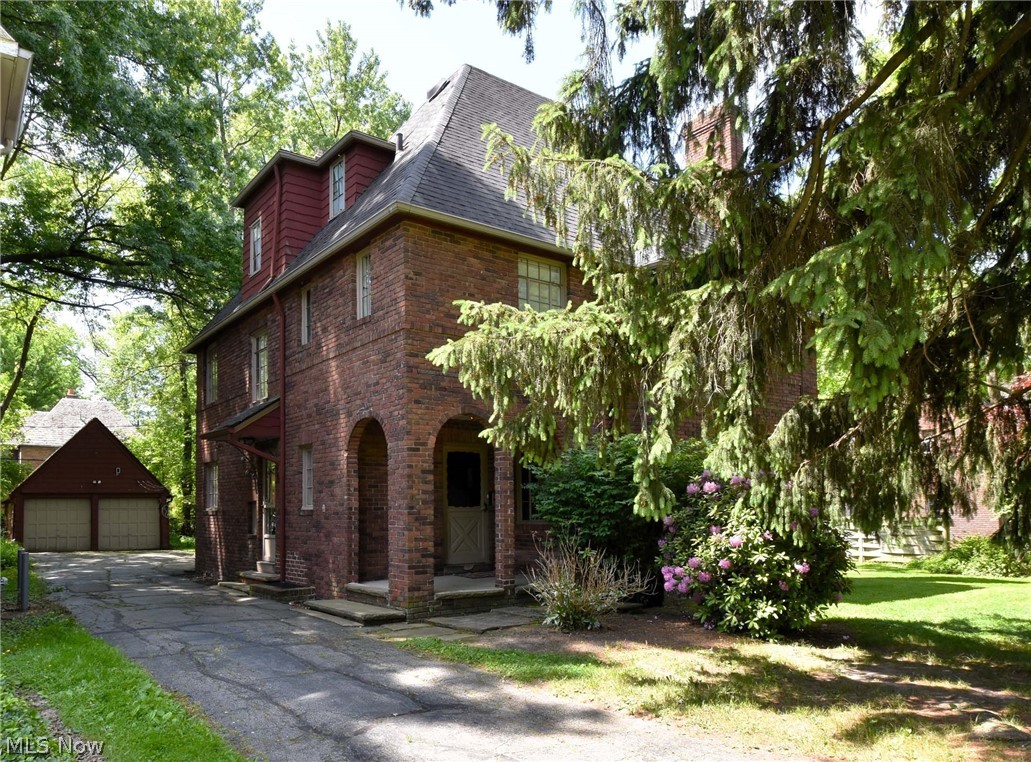 15516 Glynn Road Cleveland, OH 44112 - Photo 2 of 36 Gallery Image 2