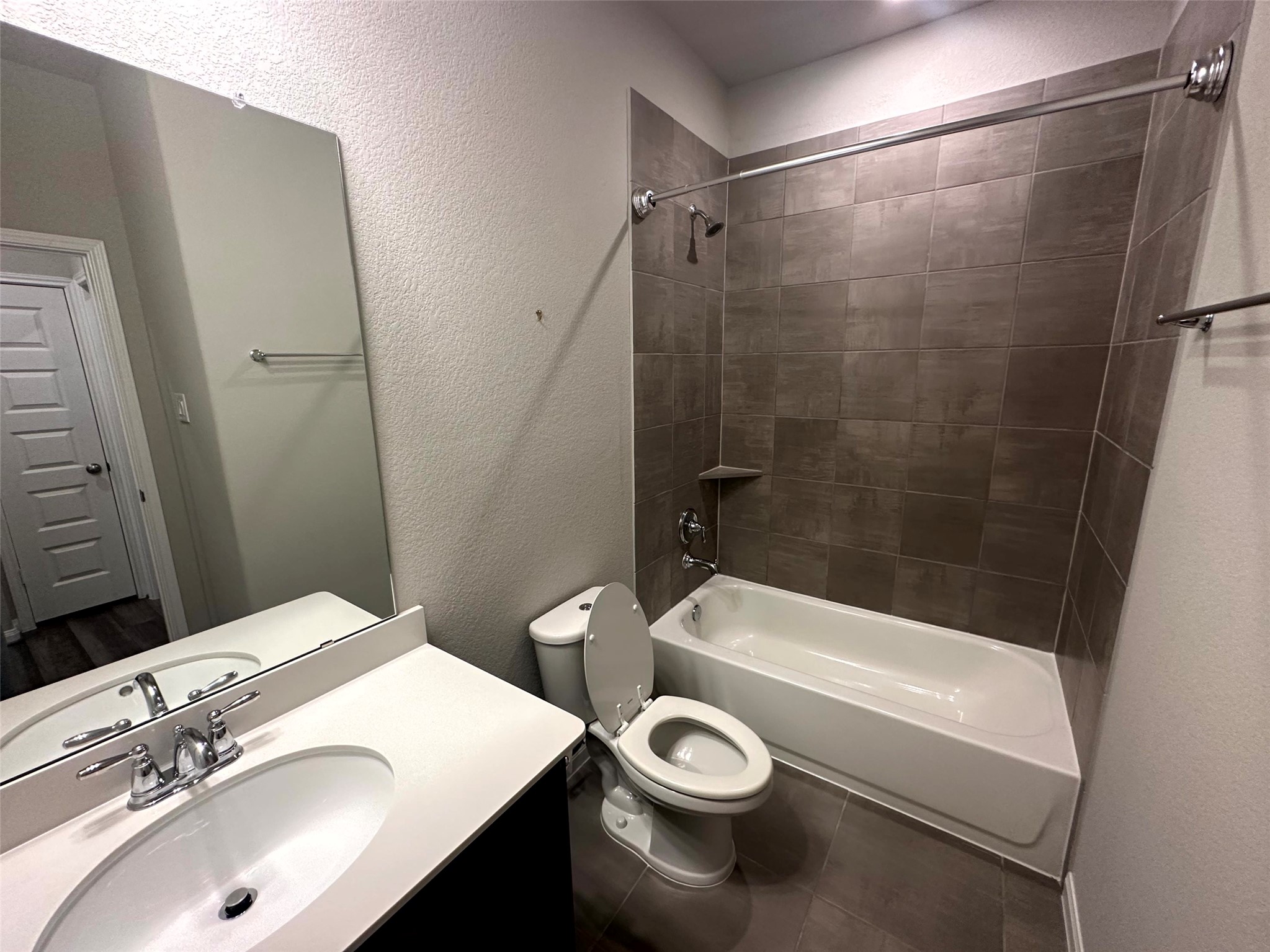 7072 Silverleaf Oak Street Conroe, TX 77304 - Photo 14 of 18 Secondary bath.
