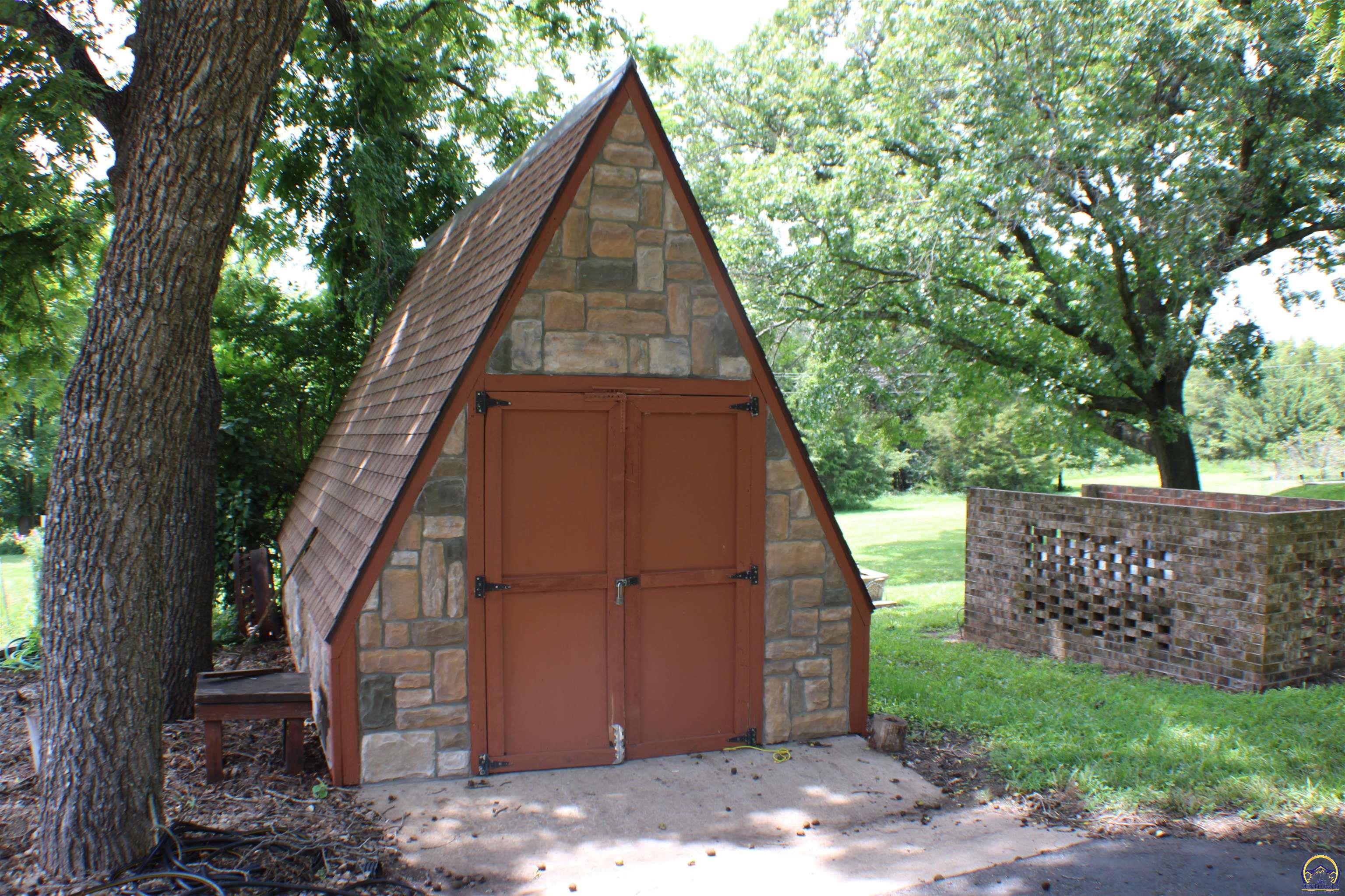 6257 West Lake Road Meriden, KS 66512 - Photo 69 of 77 Storage Shed