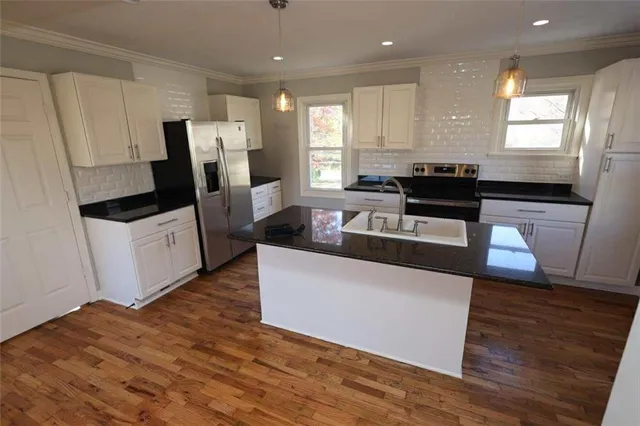 $199,450 | 923 North 10th Street, Leavenworth, KS 66048