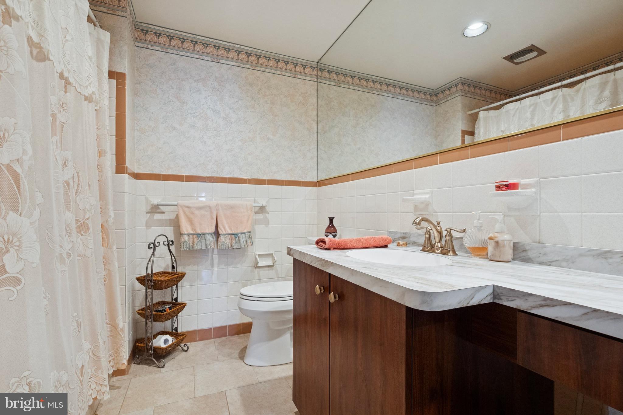 72e East Heron Road Southampton, PA 18966 - Photo 22 of 25 Full Hall Bath