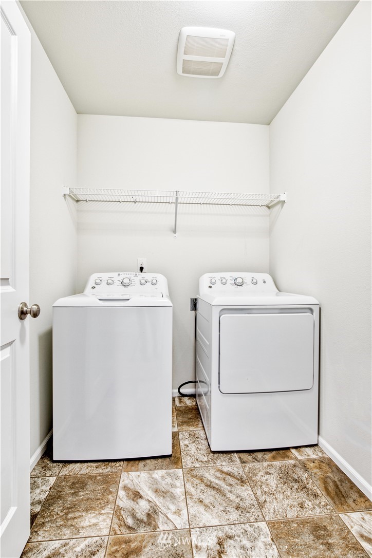 4866 East R Street Tacoma, WA 98404 - Photo 19 of 25 a utility room with washer and dryer
