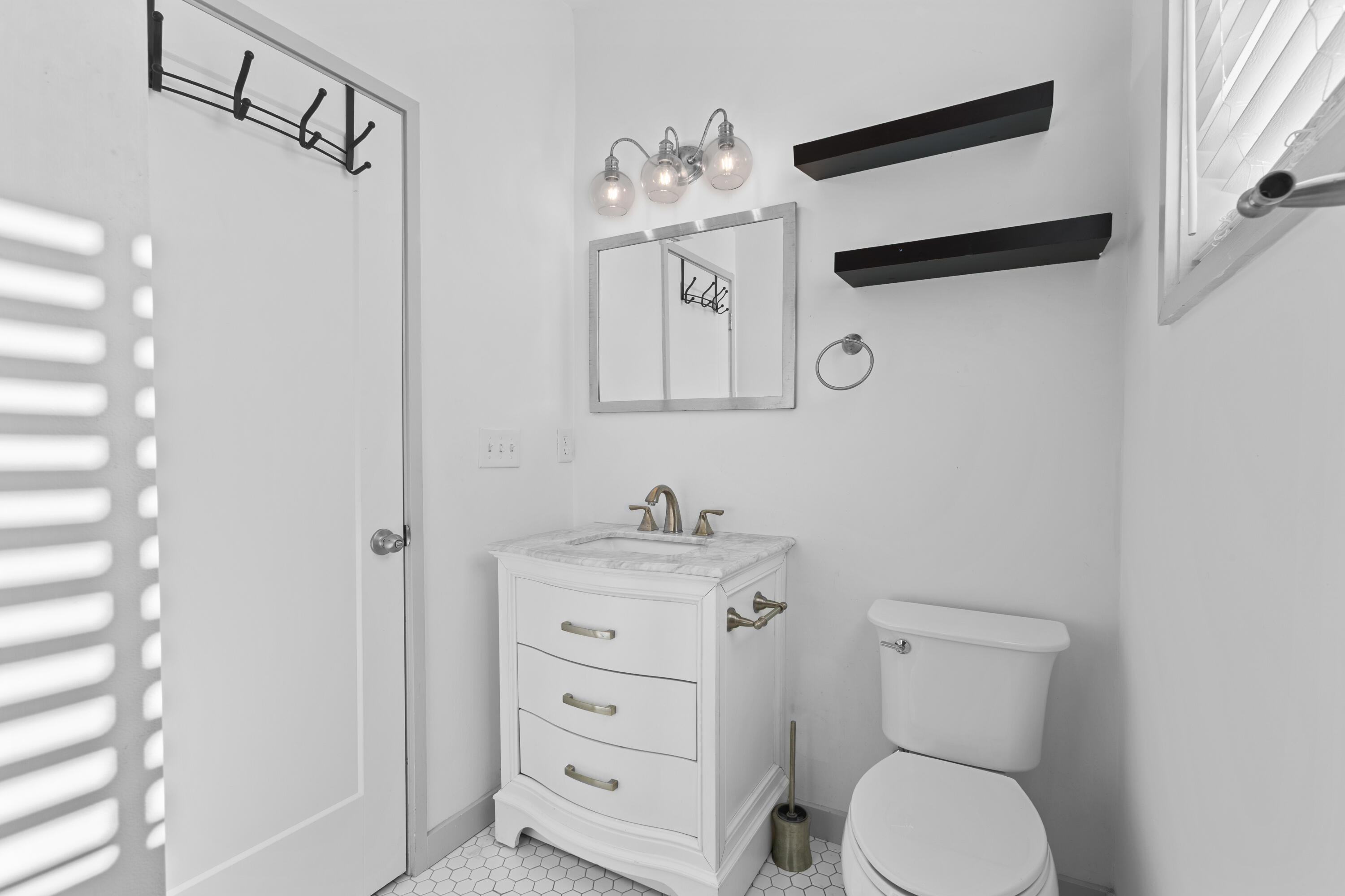 29 Hanover Street Charleston, SC 29403 - Photo 14 of 36 .