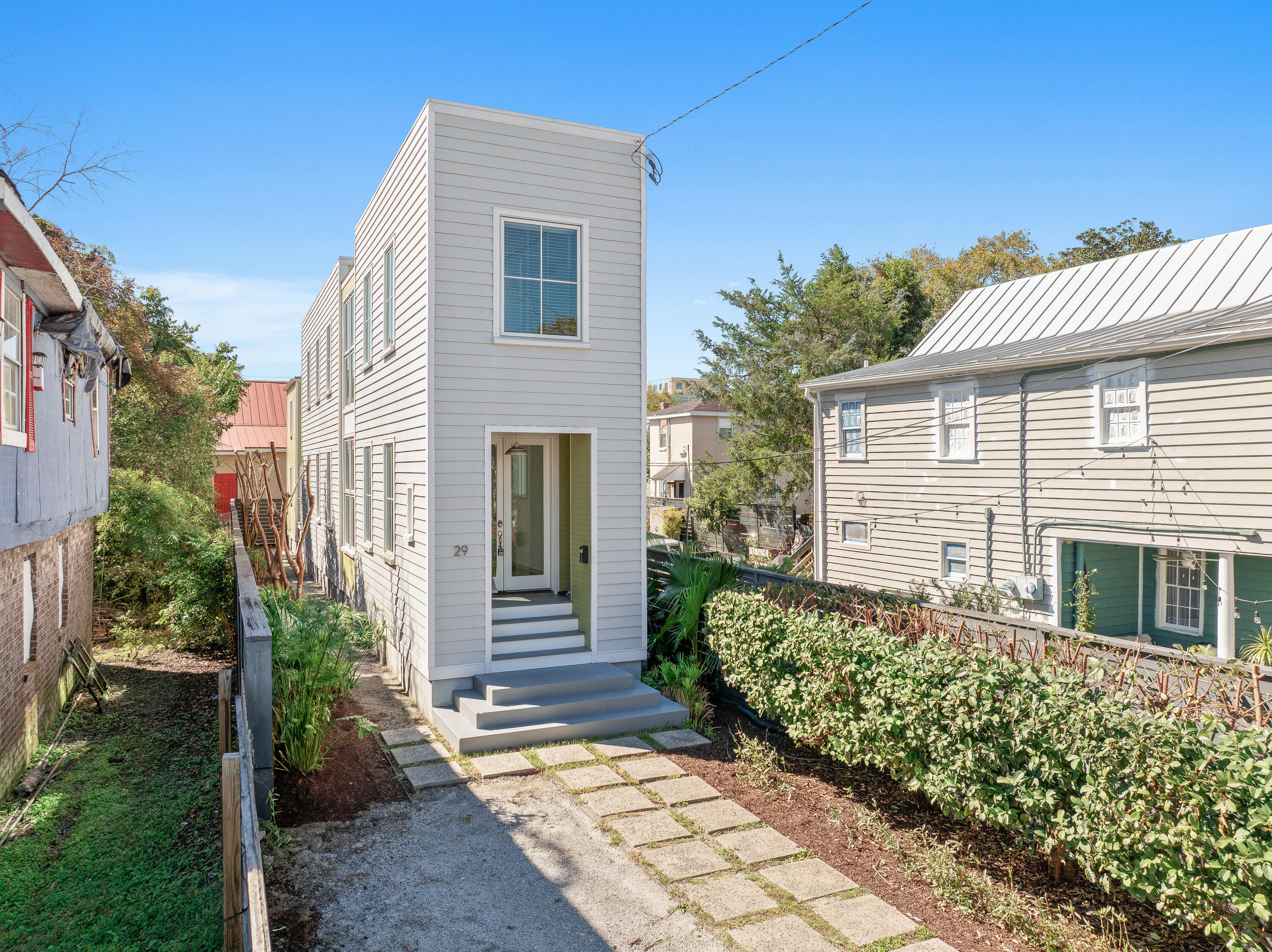 29 Hanover Street Charleston, SC 29403 - Photo 3 of 36 .