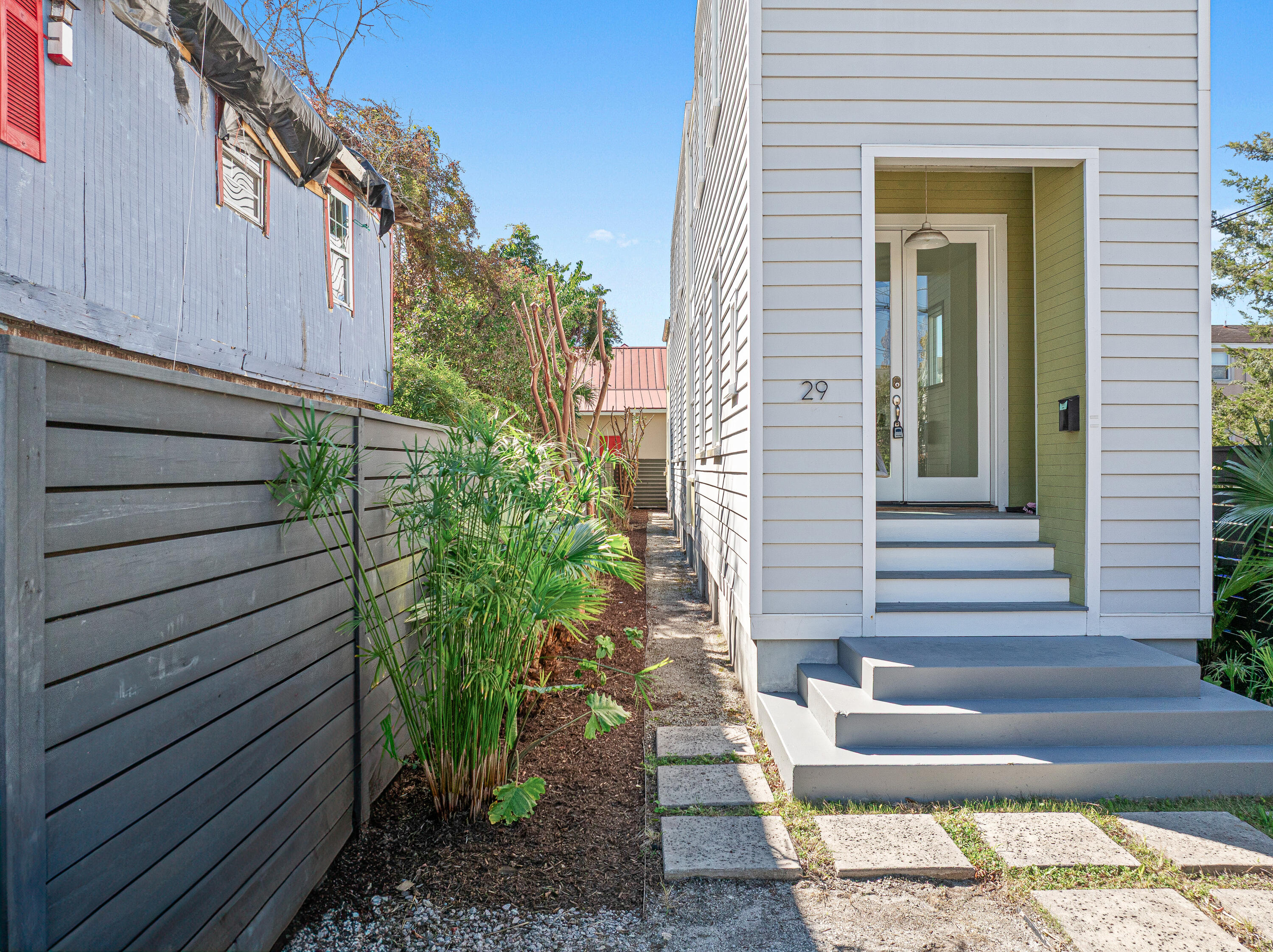 29 Hanover Street Charleston, SC 29403 - Photo 5 of 36 .