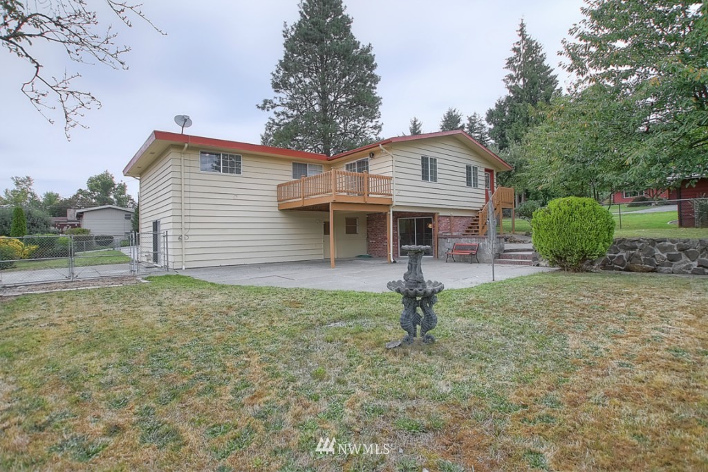11225 Southeast 181st Street Renton, WA 98055 - Photo 4 of 25