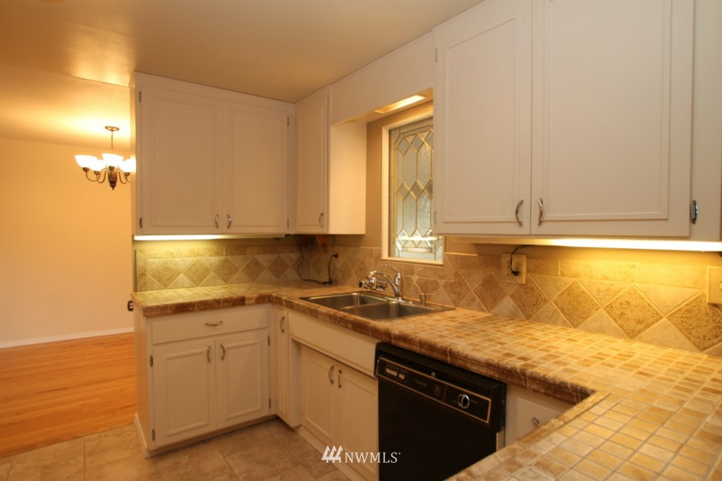 11225 Southeast 181st Street Renton, WA 98055 - Photo 7 of 25