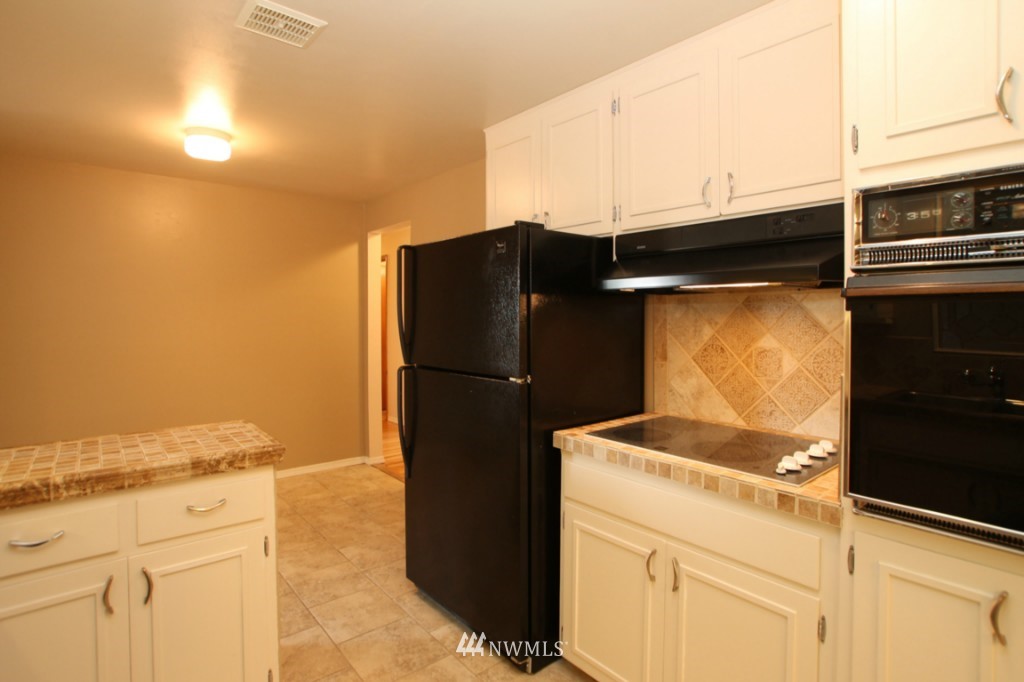 11225 Southeast 181st Street Renton, WA 98055 - Photo 9 of 25