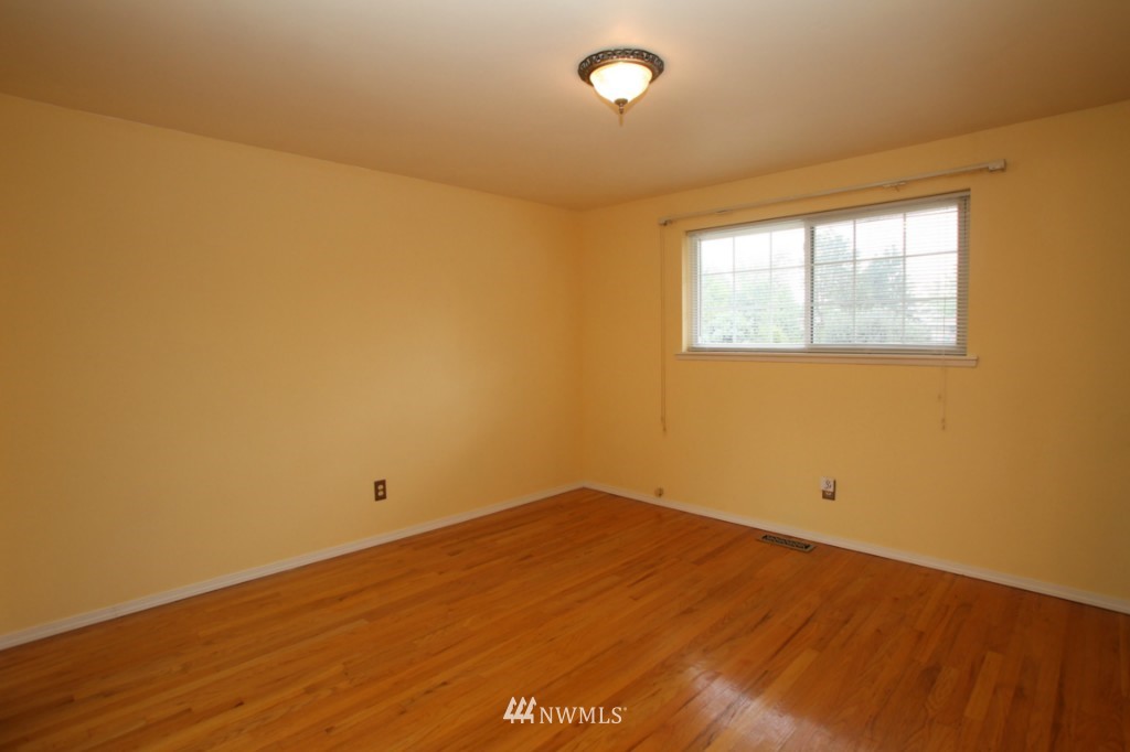 11225 Southeast 181st Street Renton, WA 98055 - Photo 10 of 25