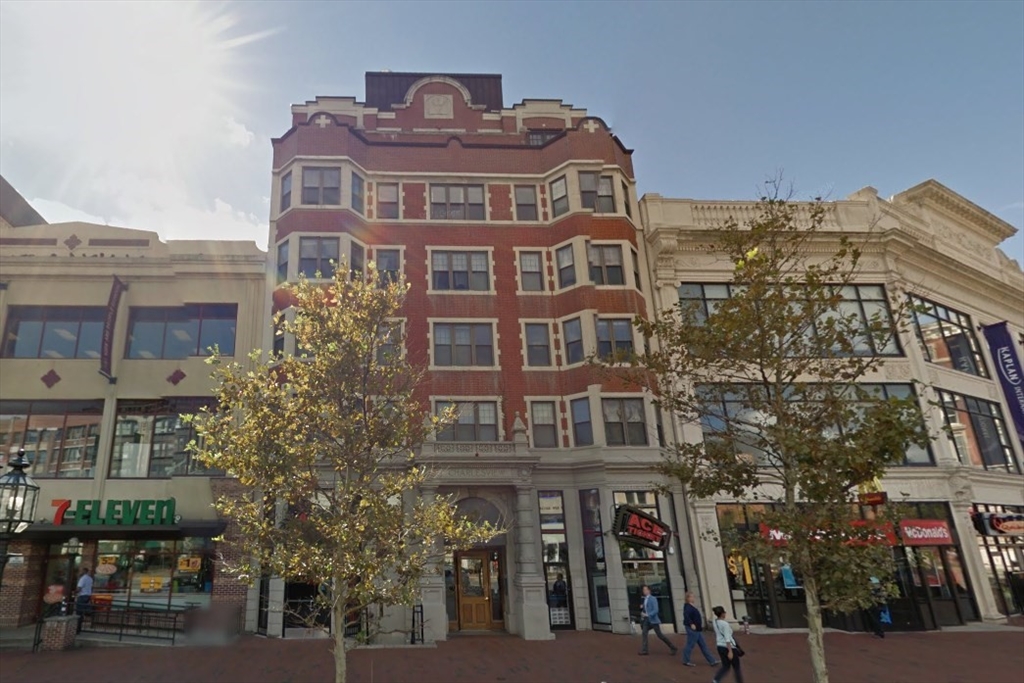 534 Commonwealth Avenue, Unit 3A Boston, MA 02215 - Photo 14 of 15 a front view of a building