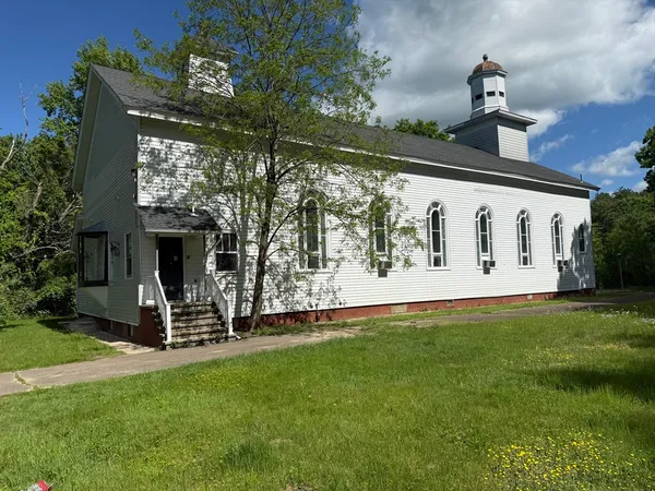 $325,000 | 18 Depot Street, Belchertown, MA 01007