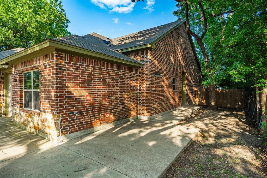 103 Del Rio Avenue, Unit B Benbrook, TX 76126 - Photo 7 of 31