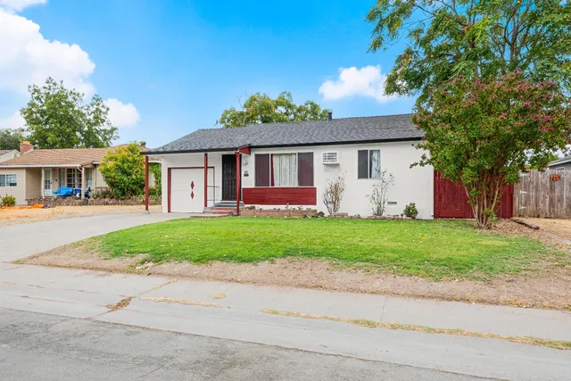 front view of house with a yard