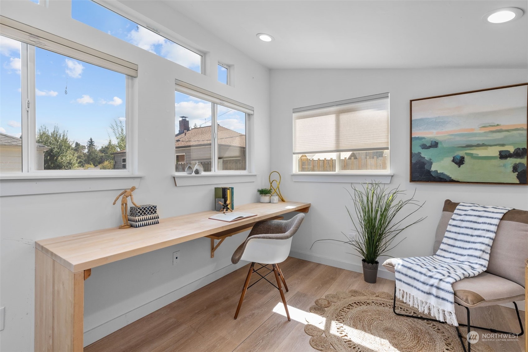 7911 18th Avenue Southwest Seattle, WA 98106 - Photo 23 of 32 a workspace with furniture and window