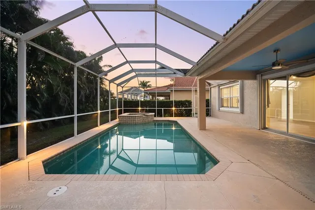 a picture of a bench in the back