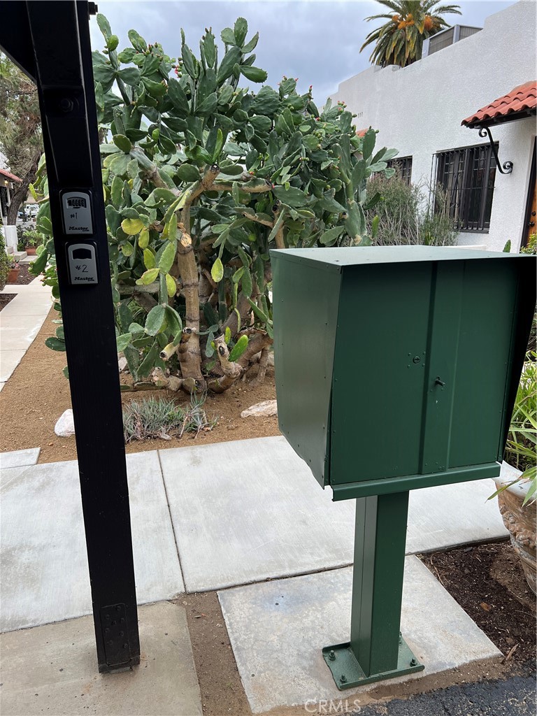 4061 Mission Inn Avenue Riverside, CA 92501 - Photo 6 of 9 a vase with flowers sitting on a table