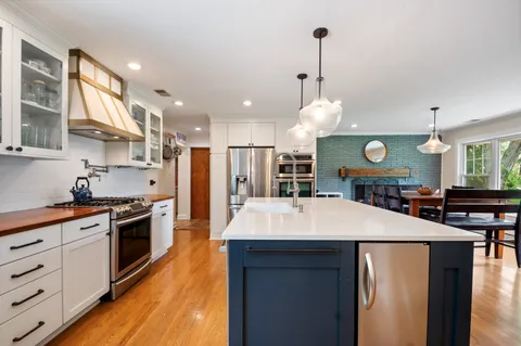 $575,000 | 17W214 Hillside Lane, Willowbrook, IL 60527