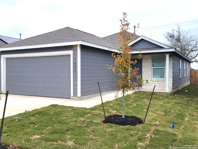 a front view of house with yard
