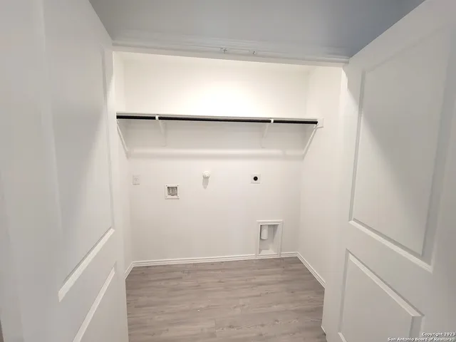 a view of an empty walk in closet