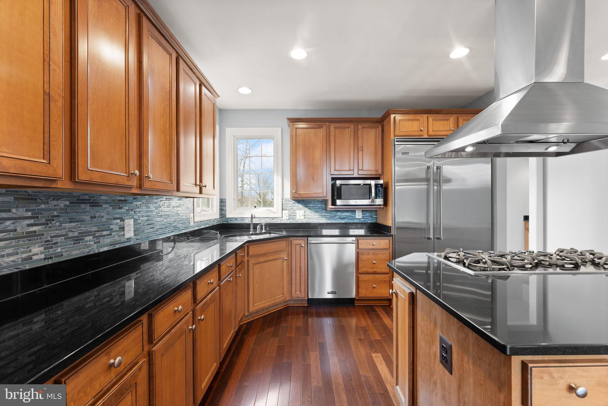 25729 Summerbank Court Chantilly, VA 20152 - Photo 14 of 60