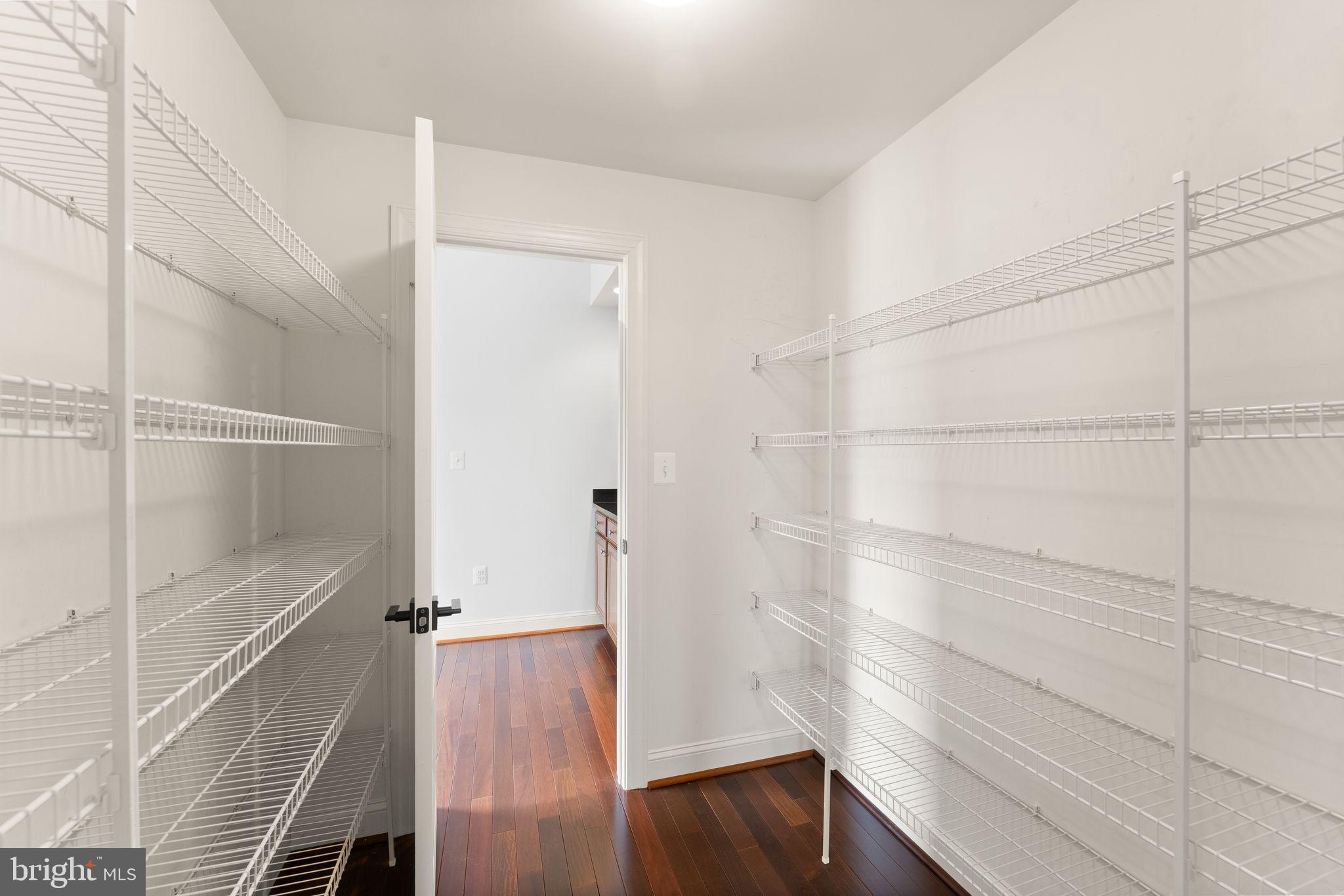 25729 Summerbank Court Chantilly, VA 20152 - Photo 16 of 60