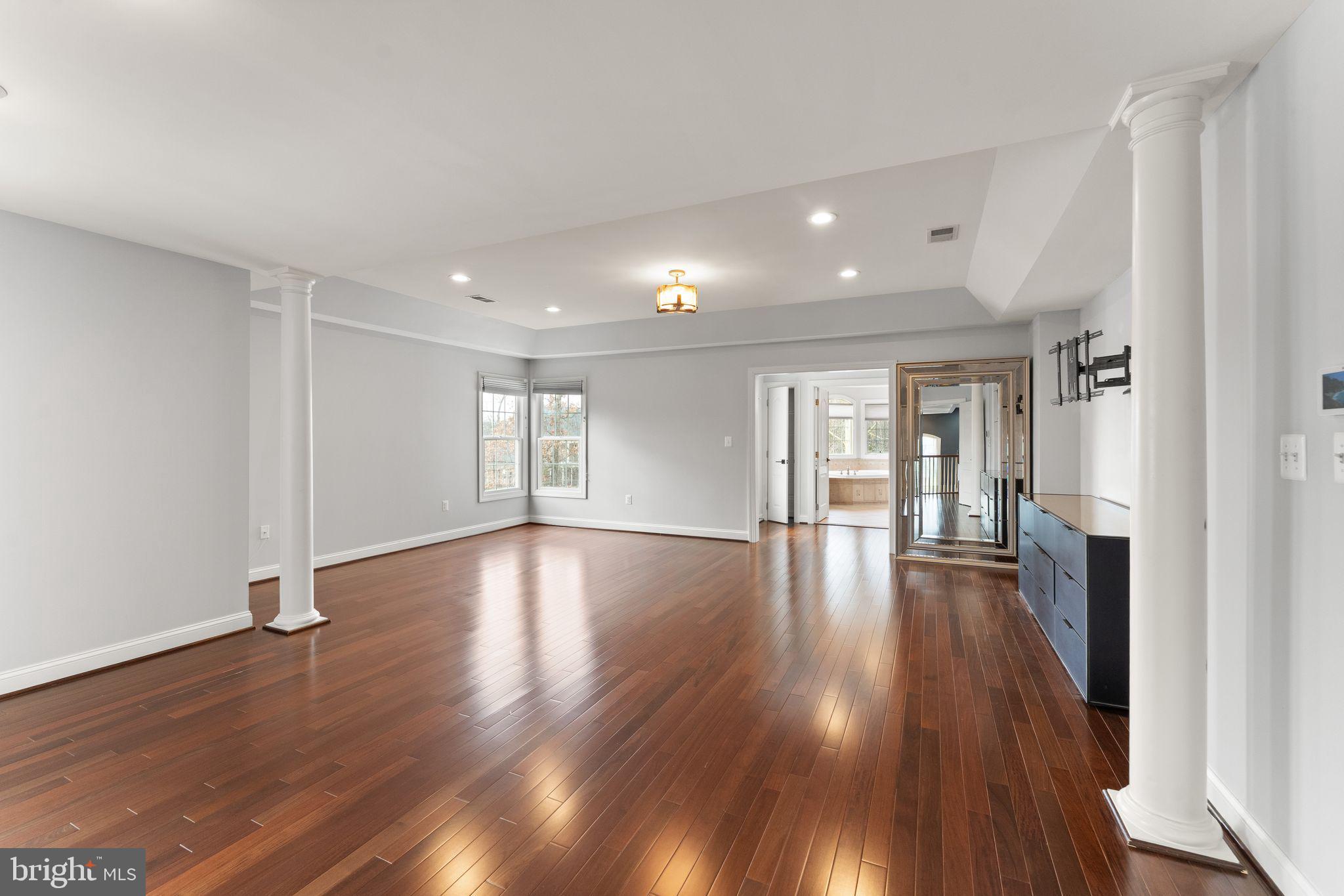 25729 Summerbank Court Chantilly, VA 20152 - Photo 23 of 60