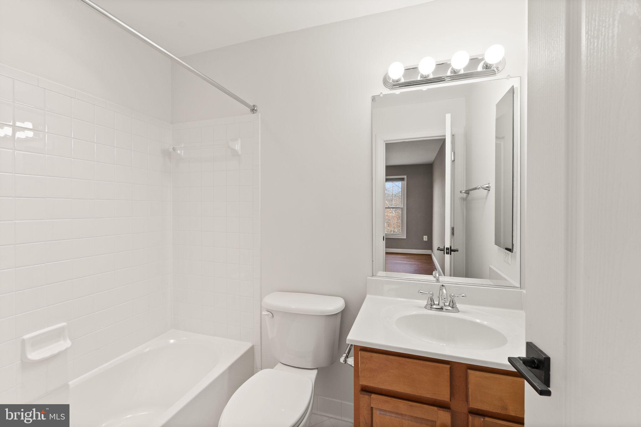 25729 Summerbank Court Chantilly, VA 20152 - Photo 30 of 60