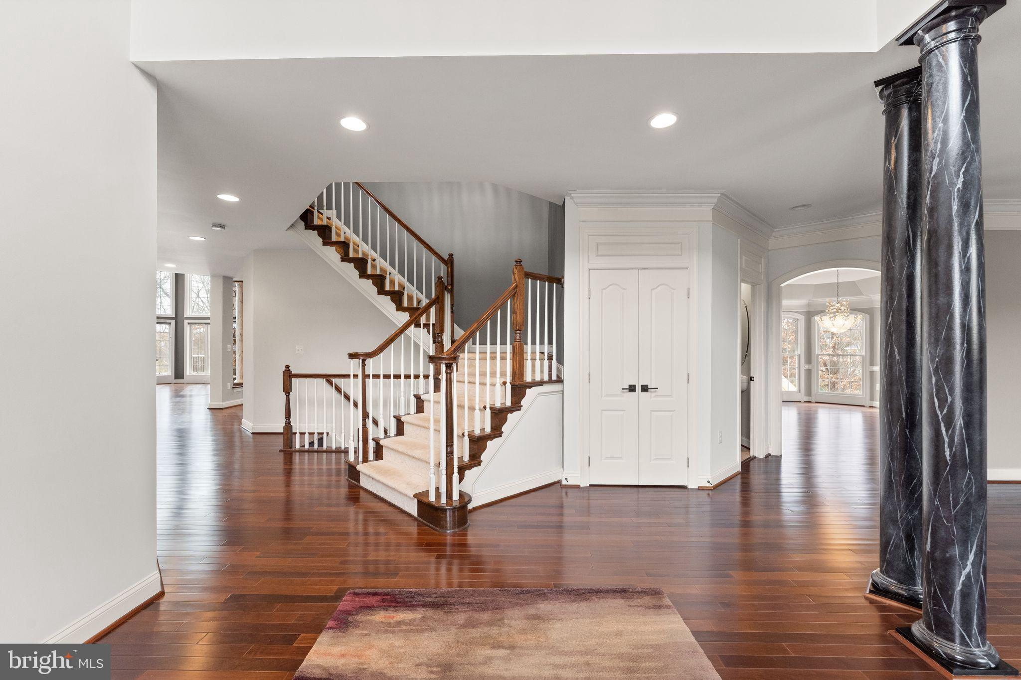 25729 Summerbank Court Chantilly, VA 20152 - Photo 4 of 60