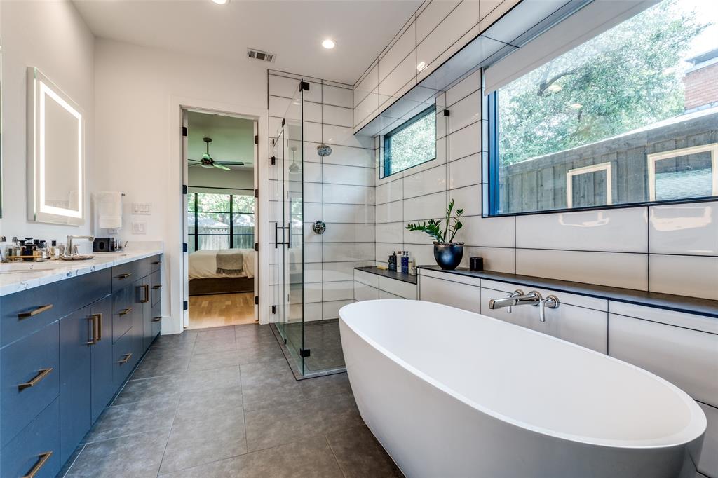 7229 Haverford Road Dallas, TX 75214 - Photo 19 of 31 Primary Bath