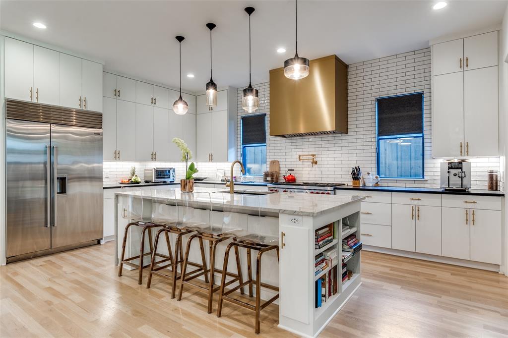 7229 Haverford Road Dallas, TX 75214 - Photo 9 of 31 Kitchen w/ Custom Vent Hood