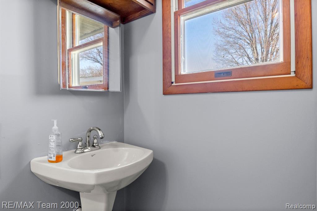 7210 Sheldon Road Belleville, MI 48111 - Photo 22 of 60