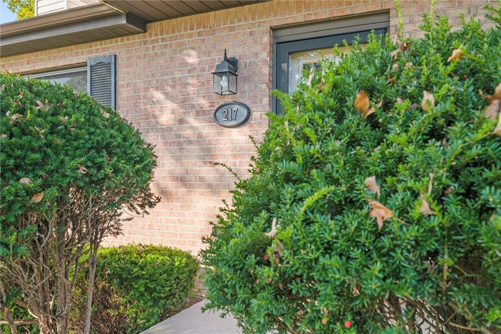 217 Sycamore Ridge Drive Springdale, PA 15144 - Photo 4 of 39 217 is a LUCKY number for you