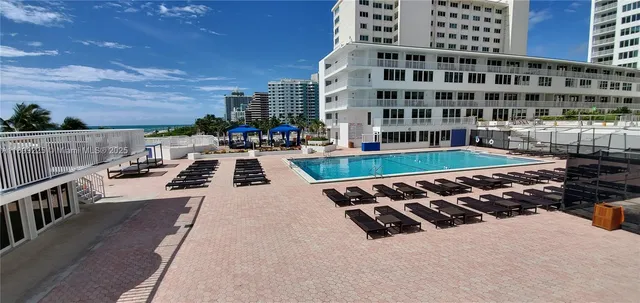 $2,600 | 5401 Collins Avenue, Unit 729, Miami Beach, FL 33140
