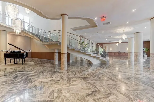 $2,600 | 5401 Collins Avenue, Unit 729, Miami Beach, FL 33140